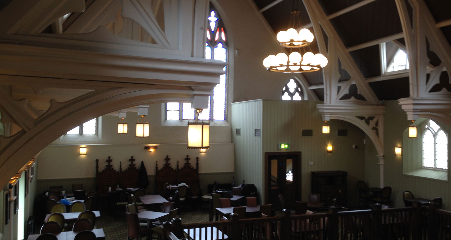 Decorating of Wetherspoons Pub – Newport, Isle of Wight