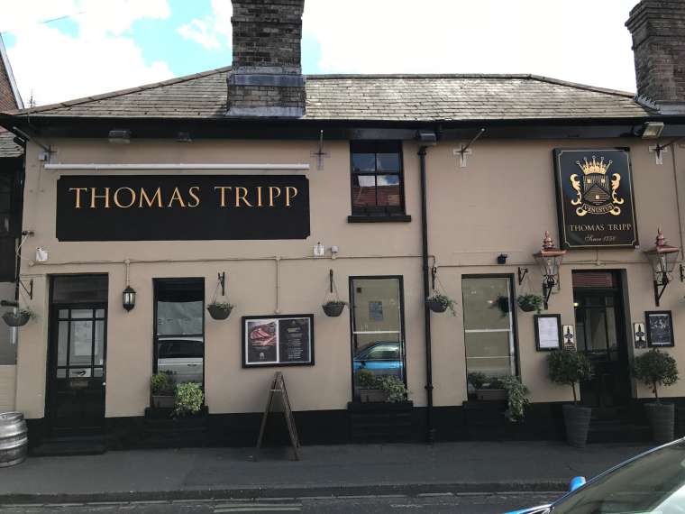 Exterior Decoration Thomas Tripp Pub Christchurch - Emerald Painters Portfolio