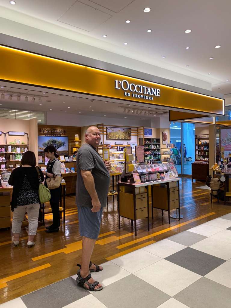 L'Occitane en Provence Tokyo Shop Fitting - Emerald Painters Portfolio